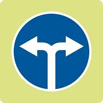 Дорожный знак с флуоресцентной окантовкой 4.1.6 Движение направо или налево